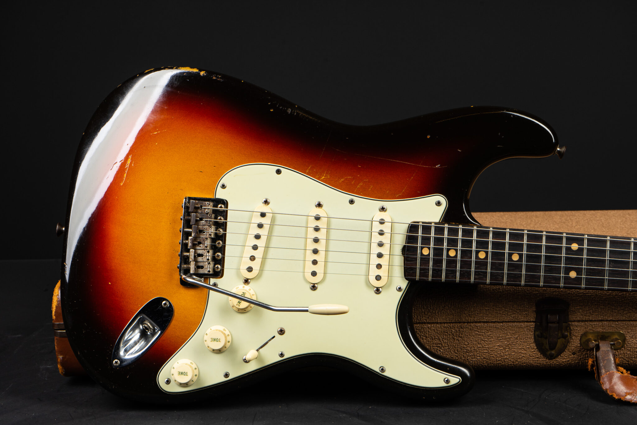 sílaba Dar una vuelta Alojamiento 1962 Fender Stratocaster - Sunburst - GuitarPoint