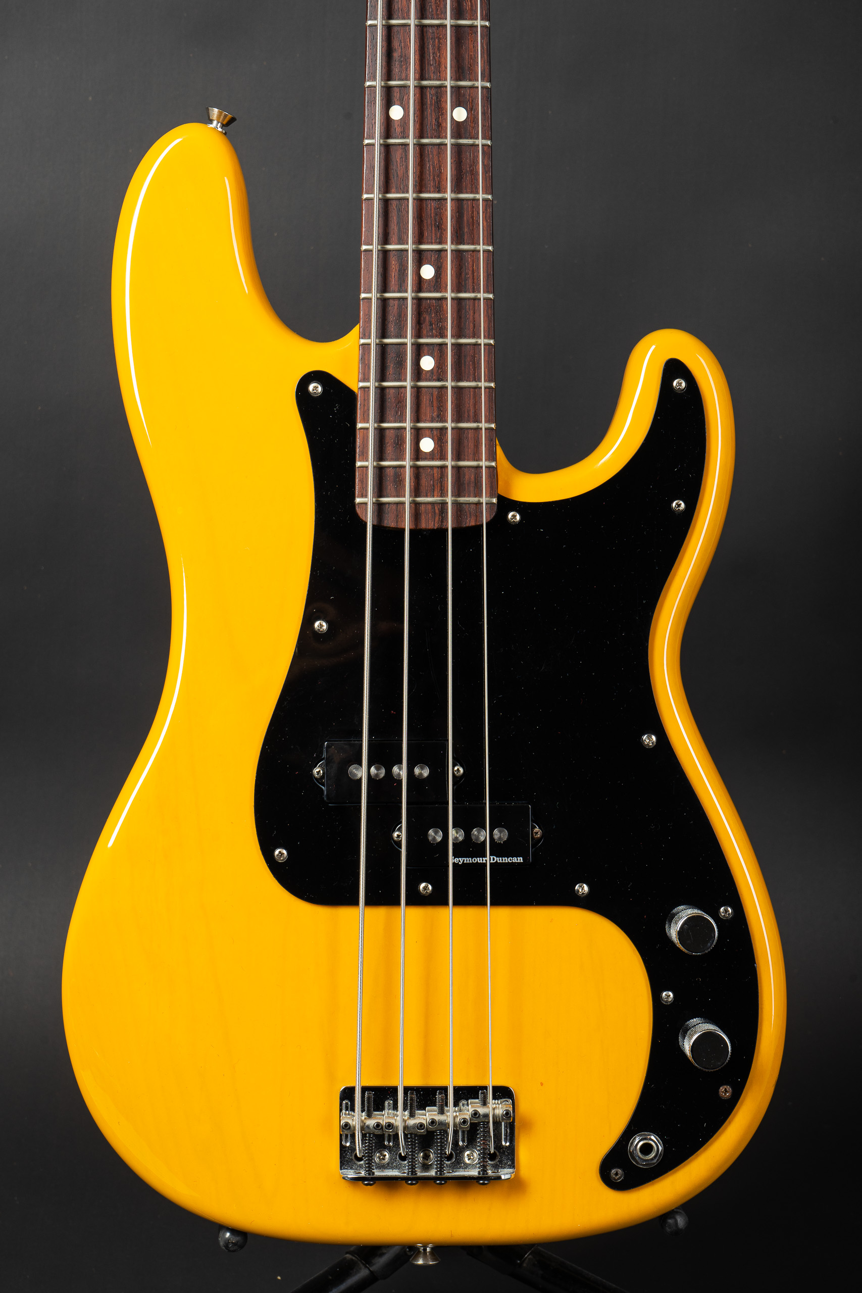 2006 Fender American Precision Bass - Butterscotch Blonde 